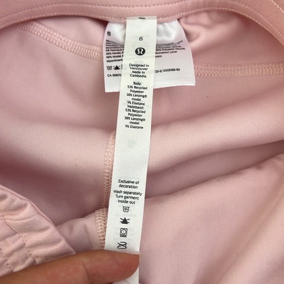 LULULEMON SOFTSTREME SHORT. - Picture 2 of 3